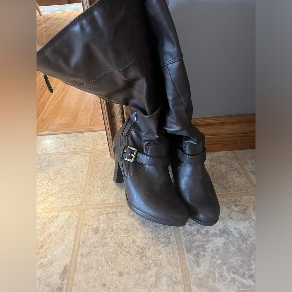 💥Buy 2 Get 1 Free💥 Women’s heeled boots with buckle